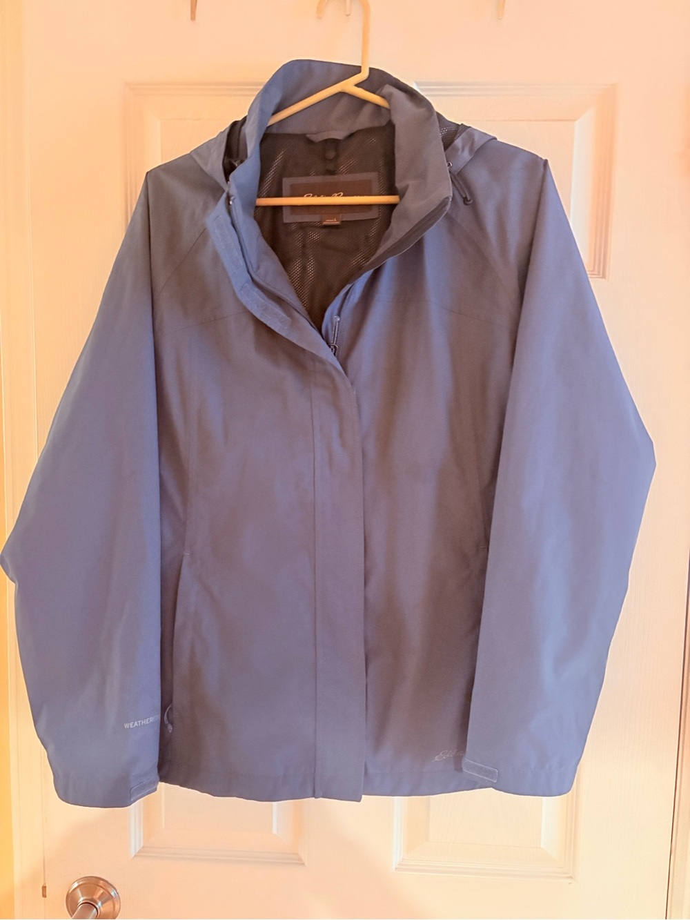 EDDIE BAUER Women’s Rain Jacket Blue Haze color, size Large
